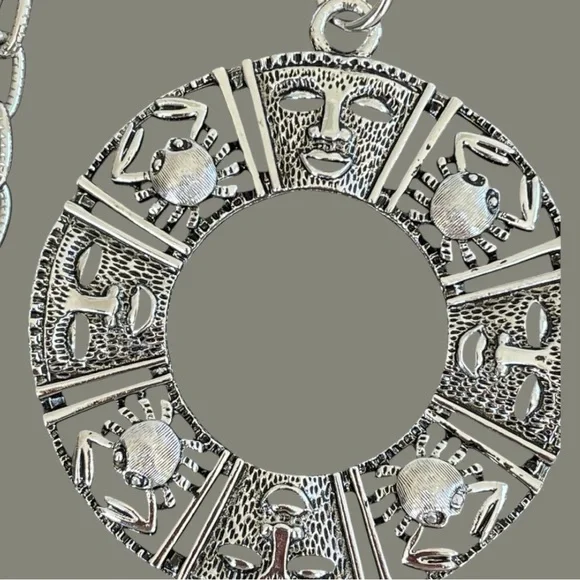 Sarah Coventry Talisman of Love, pendant w/ long chain and clip on earrings,1970 - Picture 3 of 14